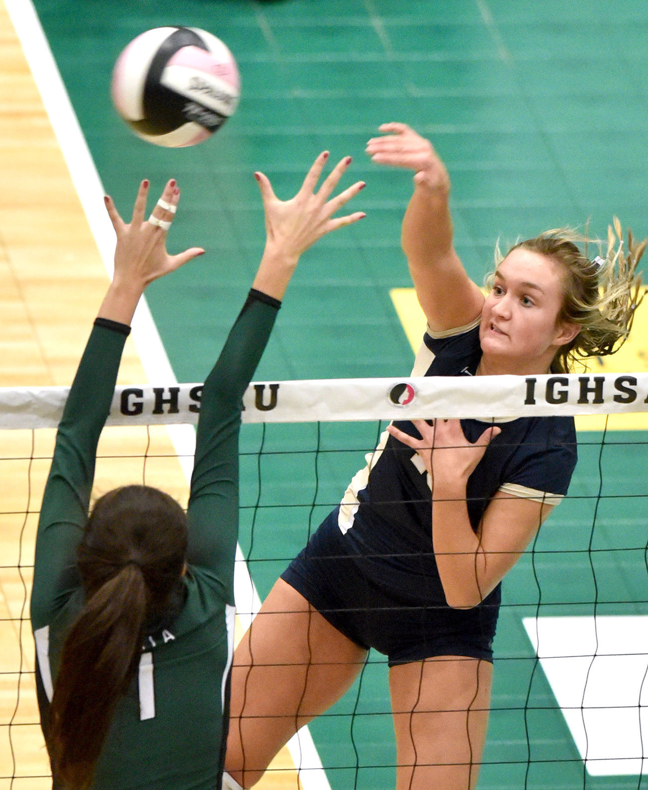 Bishop Heelan vs Pella state volleyball